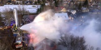 Slökkvistarf á Kirkjuvegi