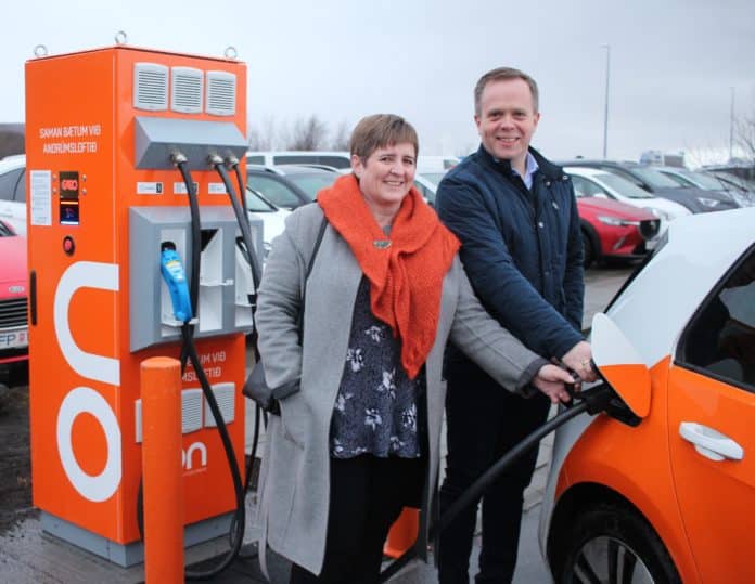 Opnun Hlöðu. Ásta og Helgi