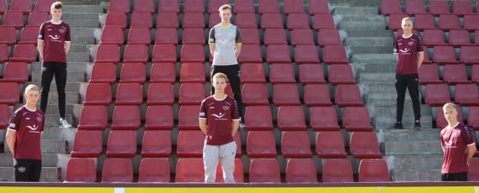 Ungir leikmenn semja