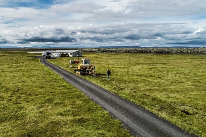 Rarik leggur jarðstreng.