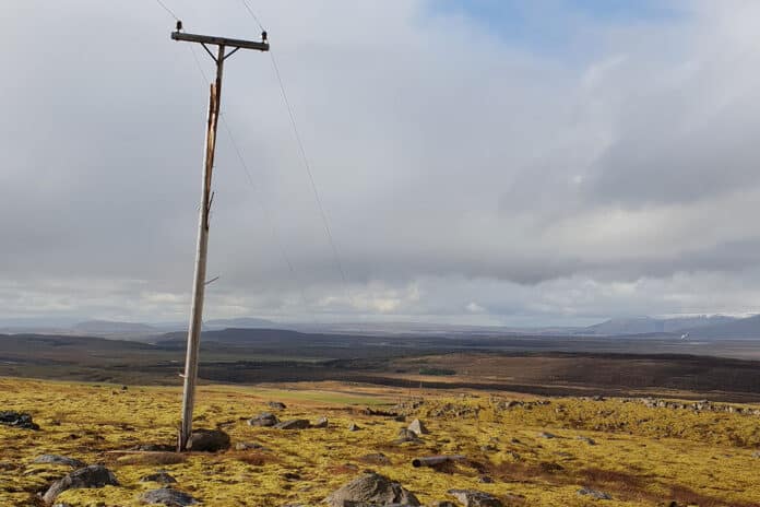 Brotinn rafmagnsstaur