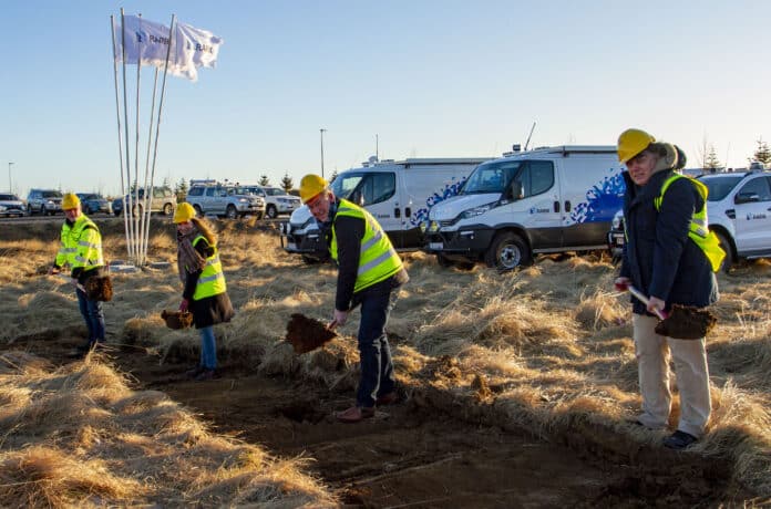 Fyrstu_skoflustungur_nyrrar_skrifstofu_RARIK_a_Selfossi_02