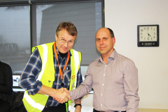 bjarni_mar_afhendir_hagalin_web_477231370