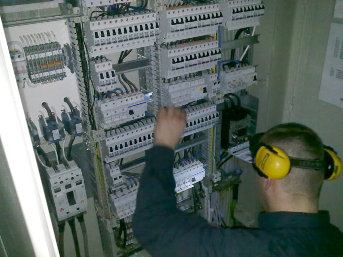 grunnskoli_thorlakshofn_rafmagn150410aegir_693912009