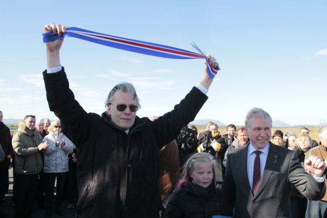 hvitarbru090911sigsigm_556923256