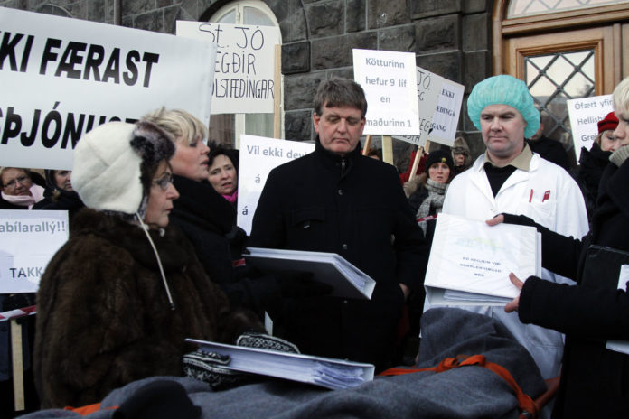 motmaeli_austurv111110ingo_467778847