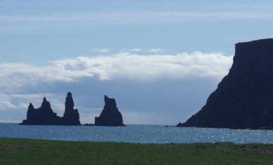reynisdrangar_703026770