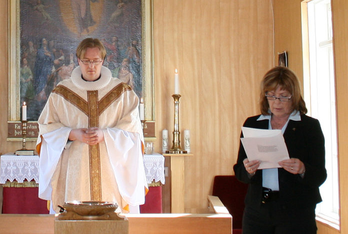 stokkseyrarkirkja_sveinn_kristin2010bib_797842177